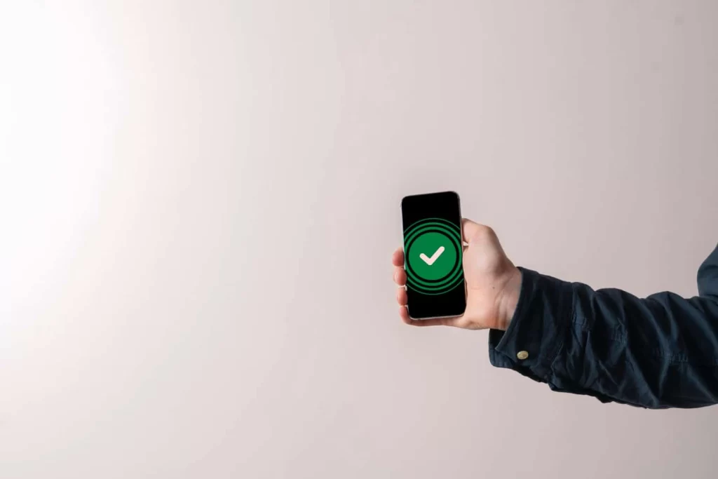 تطبيقات التحقق عبر الواتساب